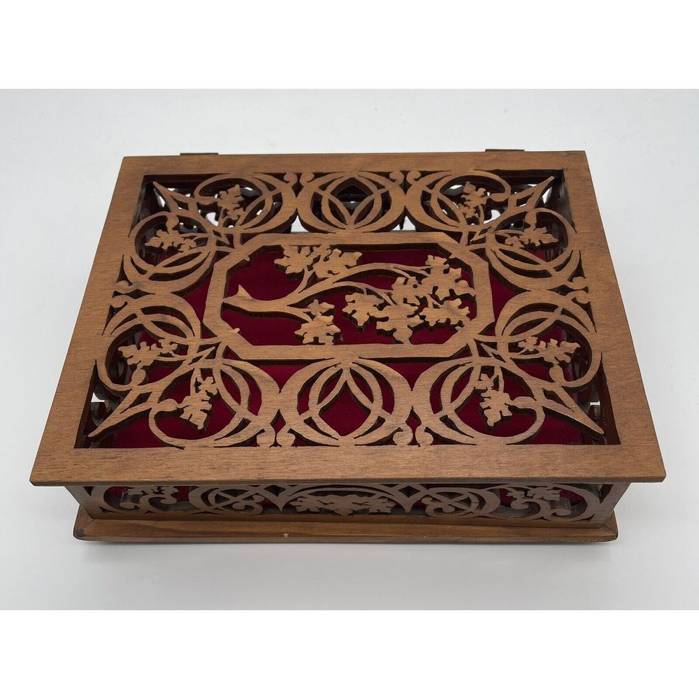Wooden Laser Cut Keepsake Box Leaf Motif‎ Lightweight Red Lining 9" x 7" x 2.5"